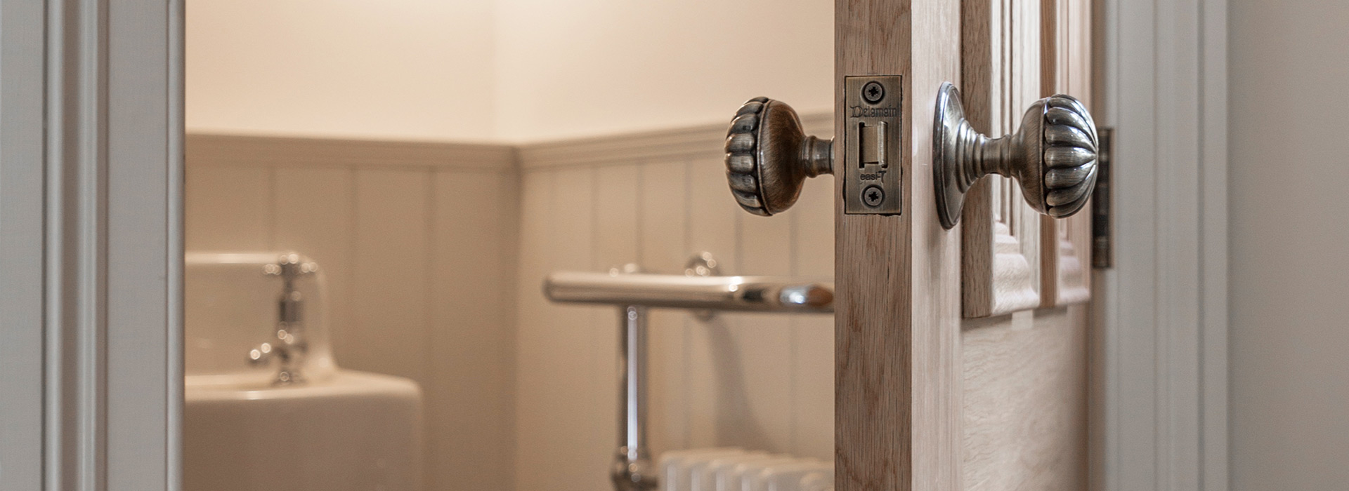 Delamain latch installed on a doorsan door